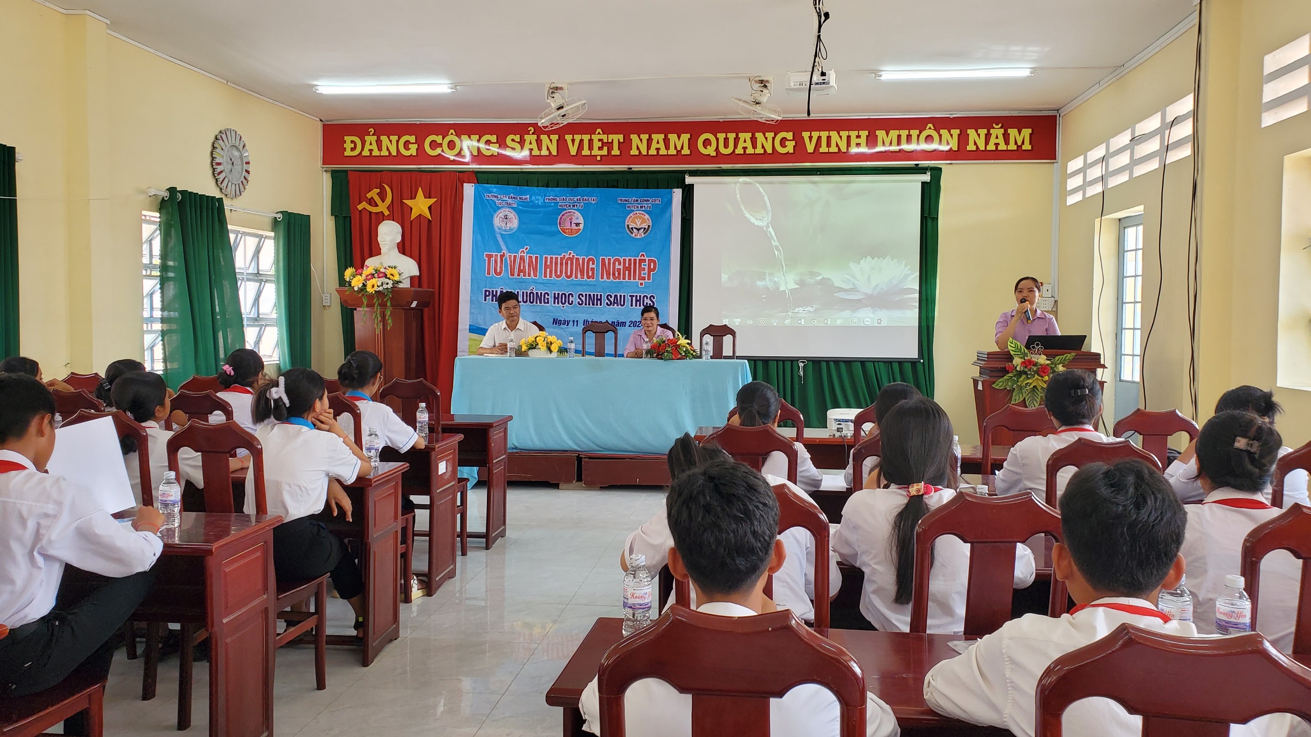 TƯ VẤN HƯỚNG NGHIỆP PHÂN LUỒNG HỌC SINH SAU THCS
